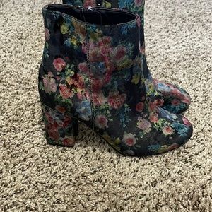 Limelight Booties-Size 6.5-Perfect Condition